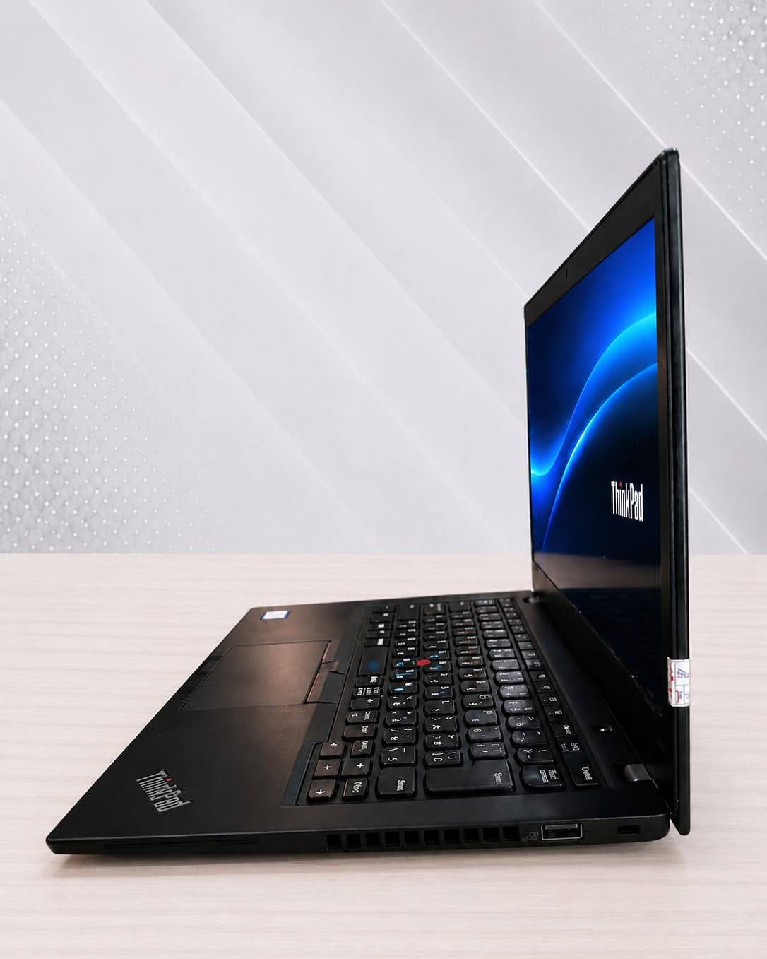 Lenovo ThinkPad X390 i5 Gen 8- 8265U 2